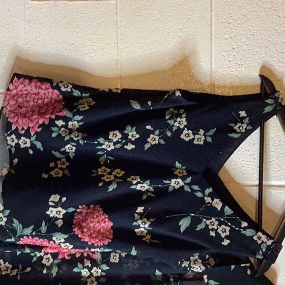 Gorgeous two piece Studio I dainty top with matching jacket for day or evening. - Picture 2 of 12